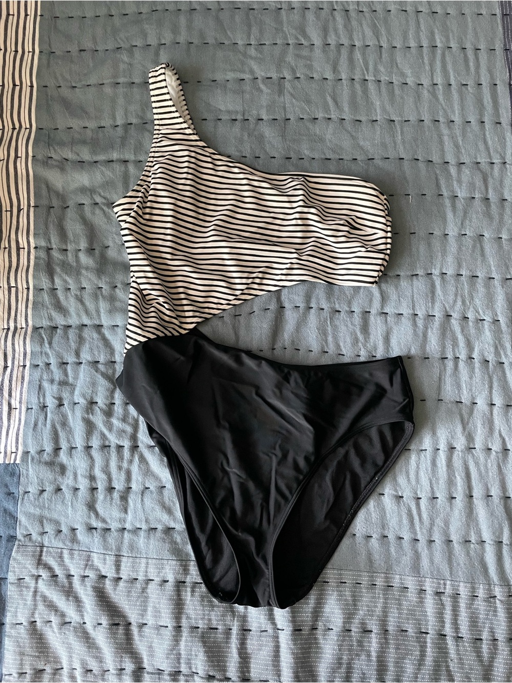 Abercrombie & Fitch Black and White One-Shoulder One-Piece Swimsuit